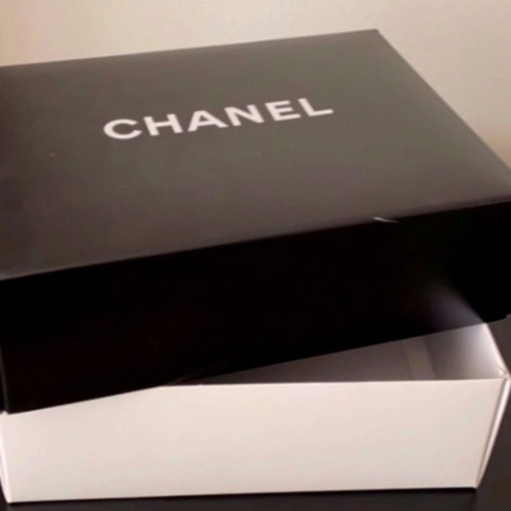 Chanel Gift Black & White Box